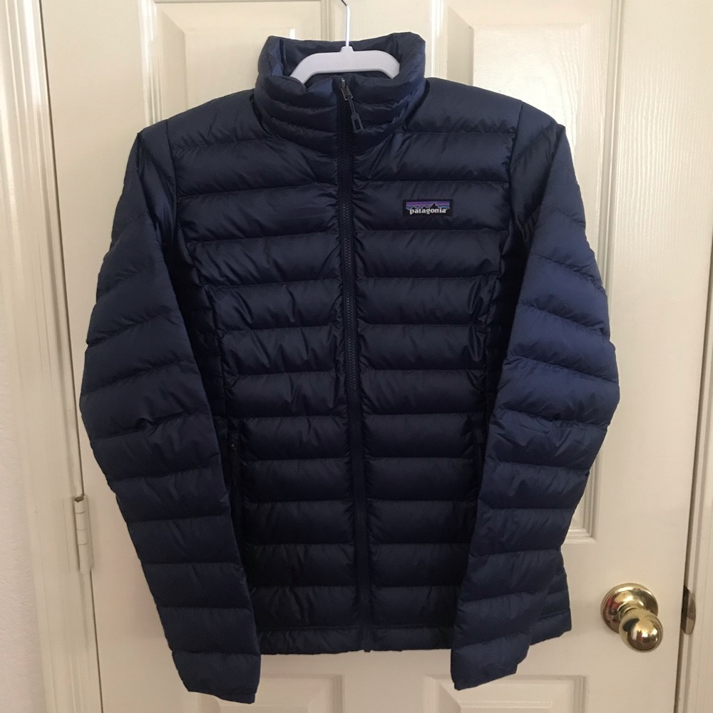 NWT. Patagonia Puffer Down Sweater Jacket. Size XS. Classic Navy Blue